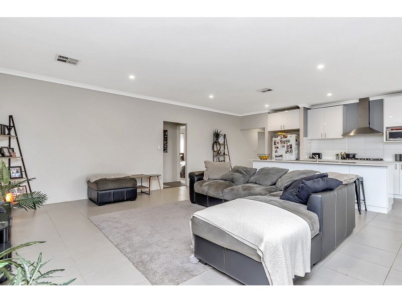 8 Diamante Place, Meadow Springs WA 6210