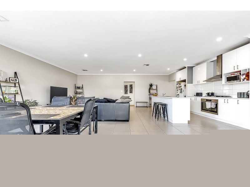 8 Diamante Place, Meadow Springs WA 6210