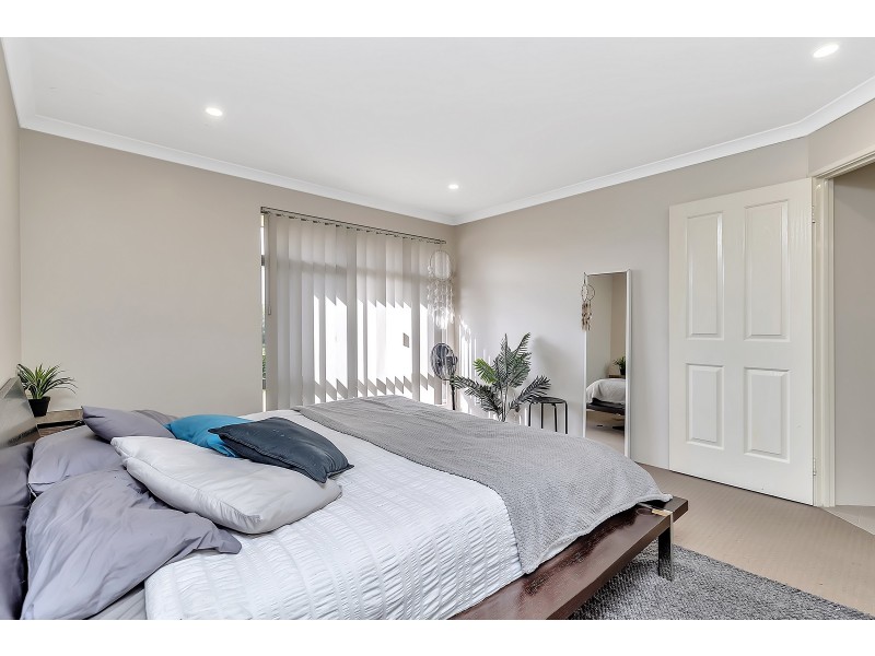 8 Diamante Place, Meadow Springs WA 6210