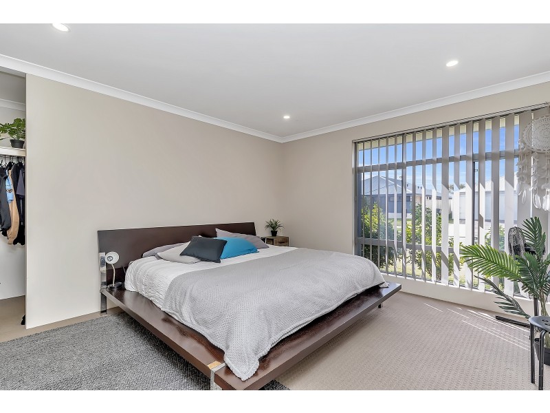 8 Diamante Place, Meadow Springs WA 6210