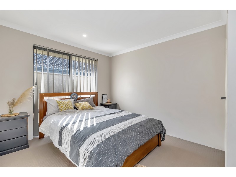 8 Diamante Place, Meadow Springs WA 6210