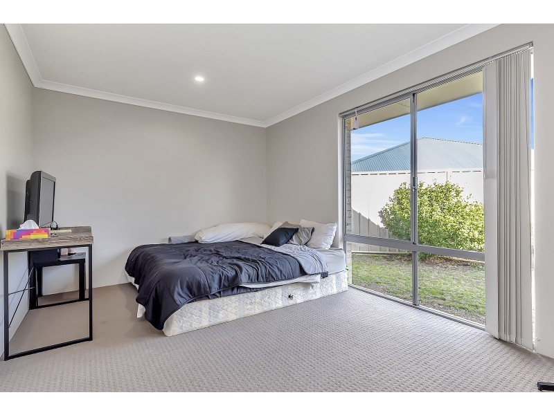 8 Diamante Place, Meadow Springs WA 6210