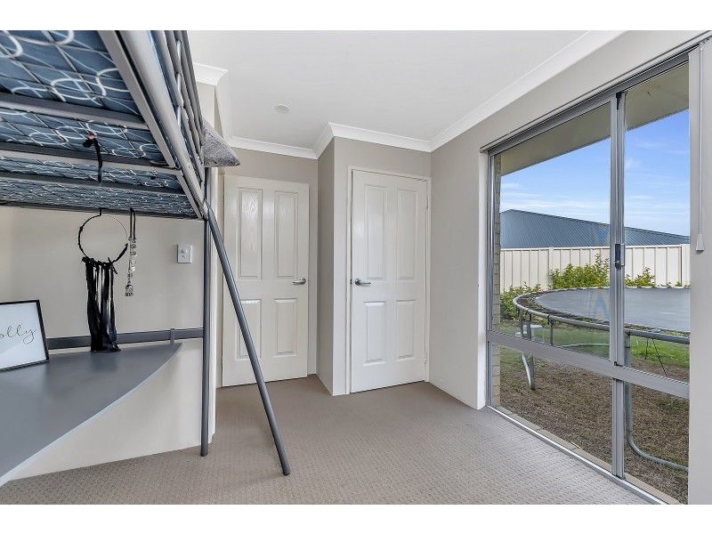 8 Diamante Place, Meadow Springs WA 6210