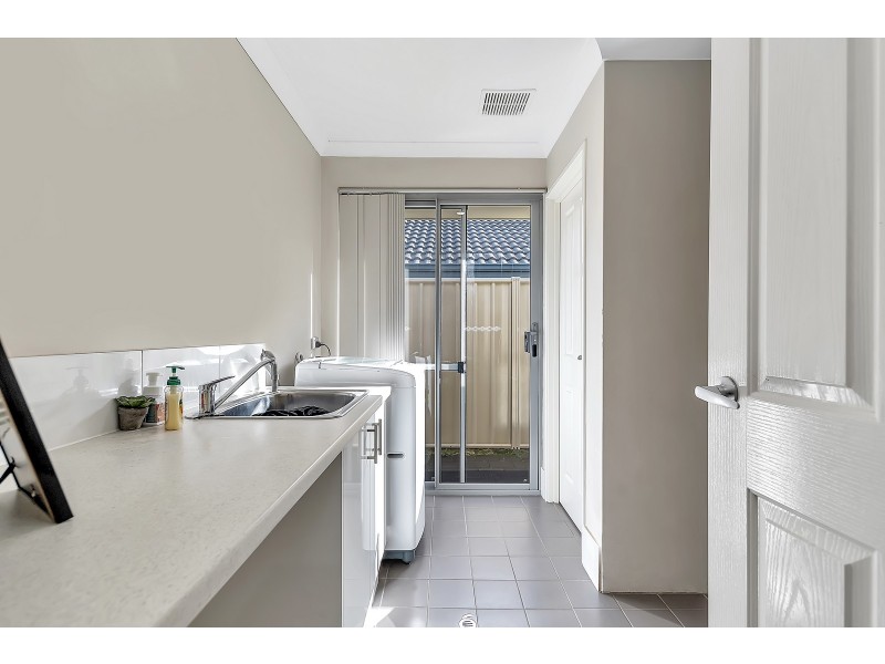 8 Diamante Place, Meadow Springs WA 6210