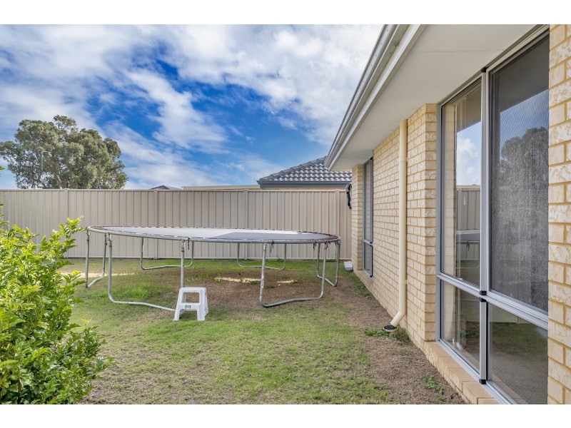 8 Diamante Place, Meadow Springs WA 6210