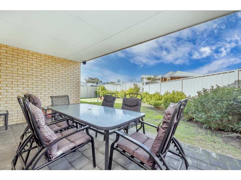 8 Diamante Place, Meadow Springs WA 6210