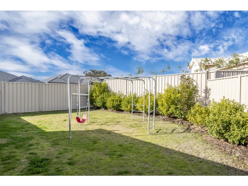 8 Diamante Place, Meadow Springs WA 6210