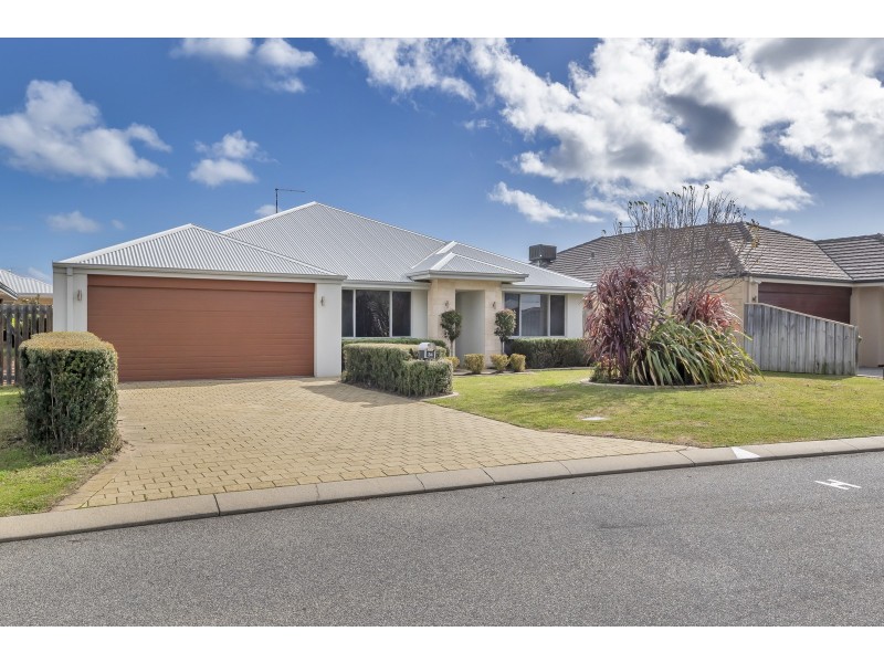 34 Santalum Circus, Halls Head WA 6210