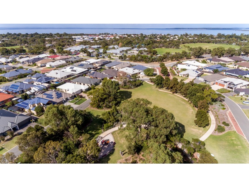 34 Santalum Circus, Halls Head WA 6210