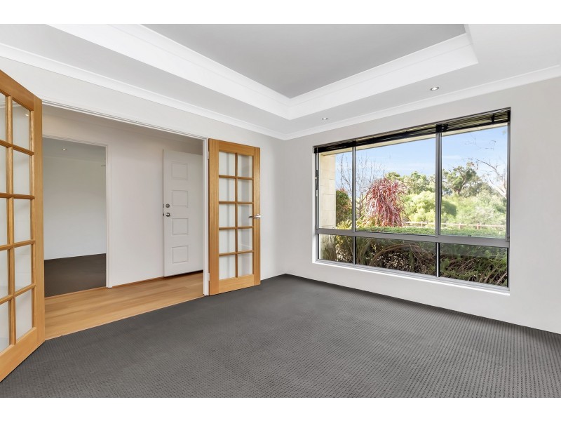 34 Santalum Circus, Halls Head WA 6210