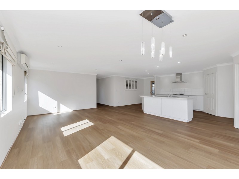 34 Santalum Circus, Halls Head WA 6210