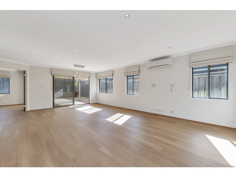 34 Santalum Circus, Halls Head WA 6210