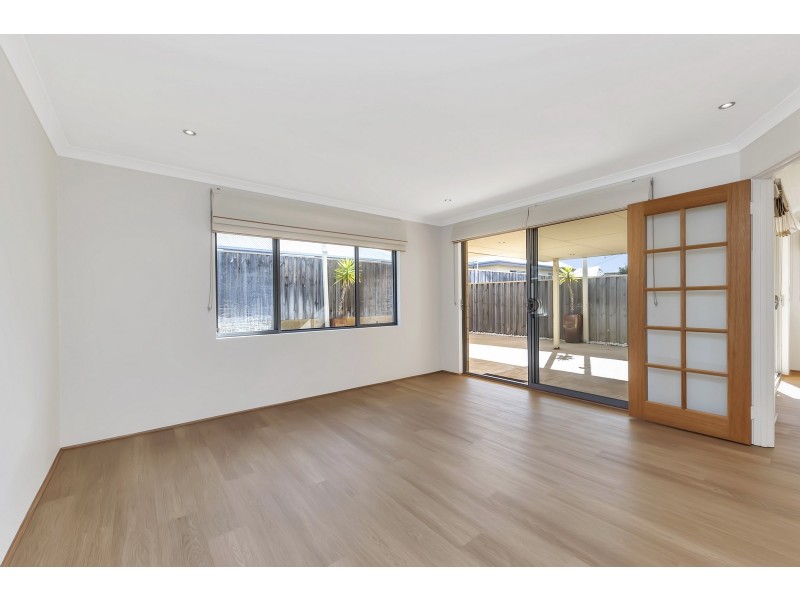 34 Santalum Circus, Halls Head WA 6210