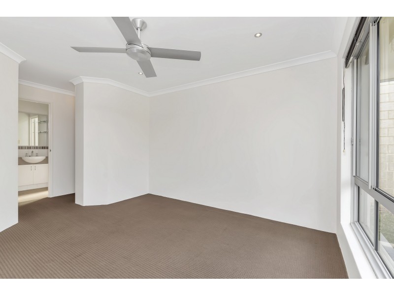 34 Santalum Circus, Halls Head WA 6210