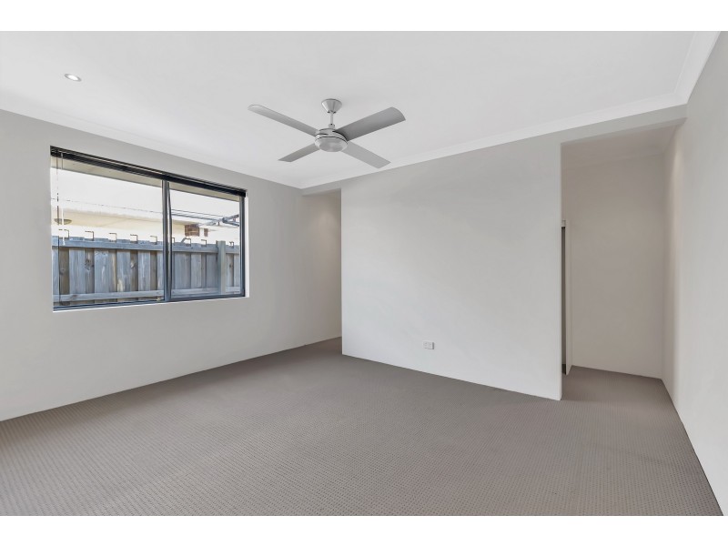 34 Santalum Circus, Halls Head WA 6210
