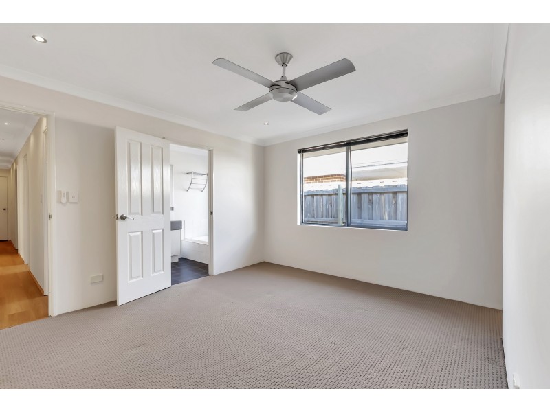 34 Santalum Circus, Halls Head WA 6210