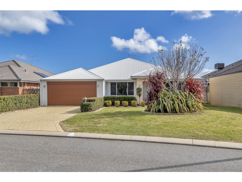 34 Santalum Circus, Halls Head WA 6210