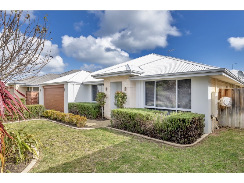 34 Santalum Circus, Halls Head WA 6210