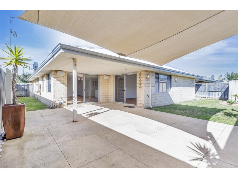 34 Santalum Circus, Halls Head WA 6210