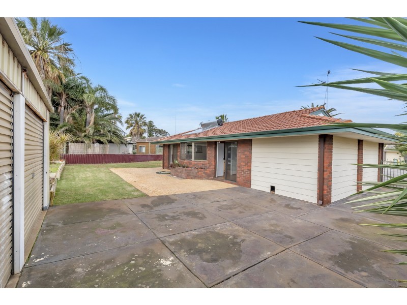 86 Leighton Road, Halls Head WA 6210