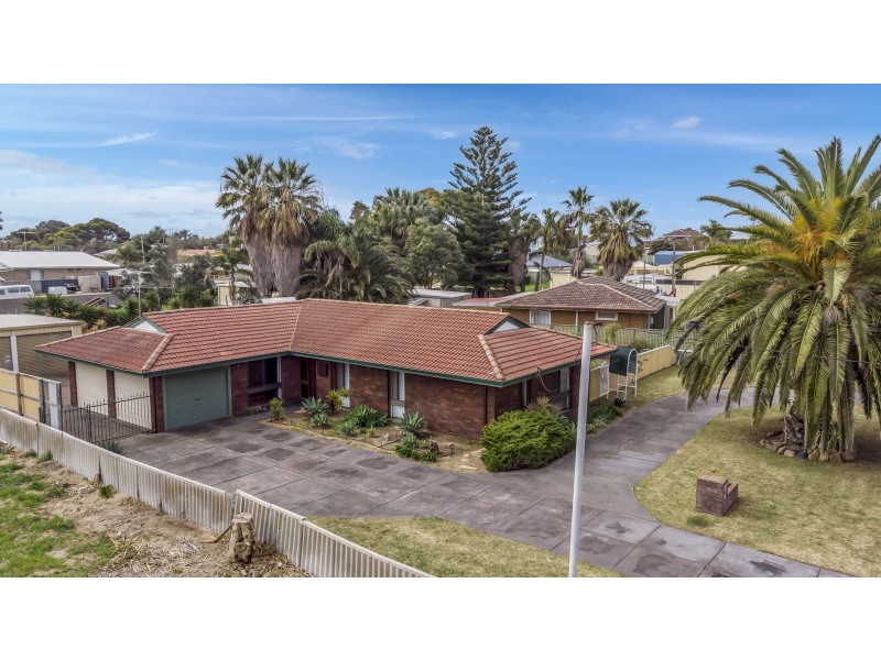 86 Leighton Road, Halls Head WA 6210