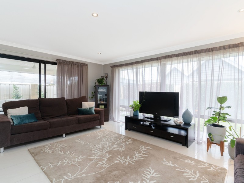 5 Watersun Gardens, Jindalee WA 6036