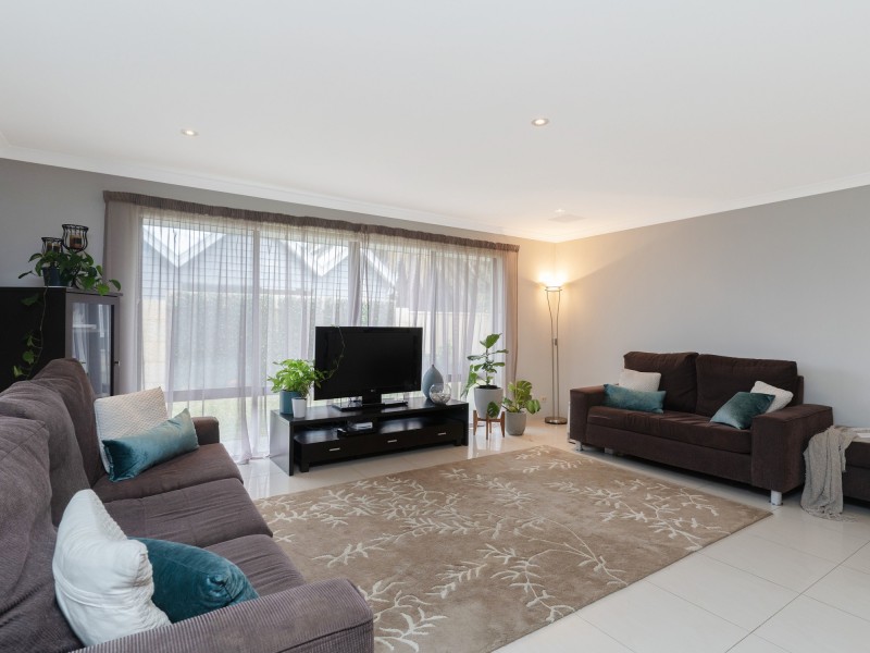 5 Watersun Gardens, Jindalee WA 6036