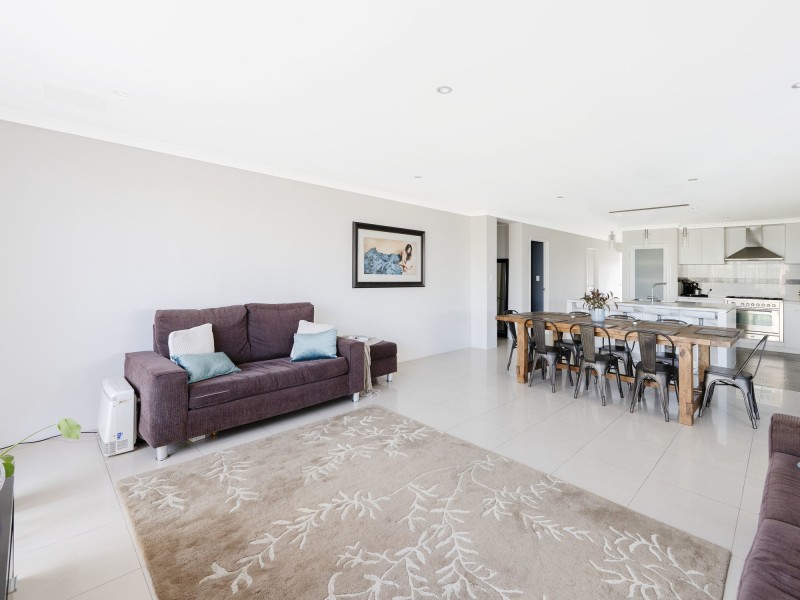 5 Watersun Gardens, Jindalee WA 6036