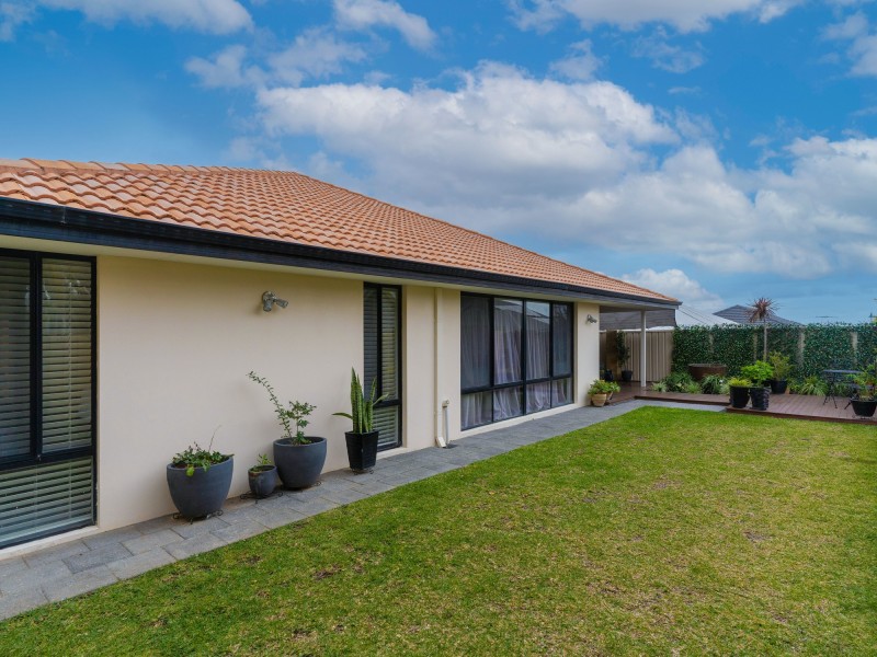 5 Watersun Gardens, Jindalee WA 6036