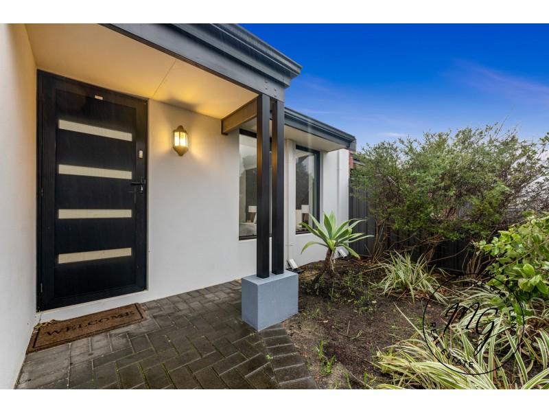 16 Protea Way, Banksia Grove WA 6031