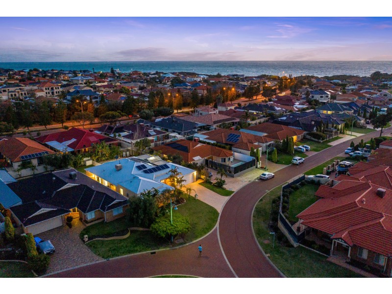 20 Quincy Loop, Iluka WA 6028