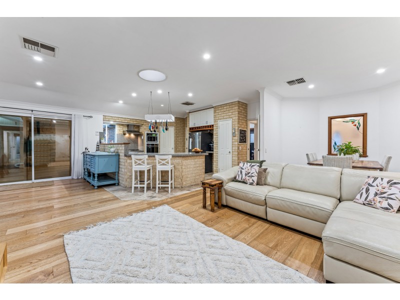 20 Quincy Loop, Iluka WA 6028