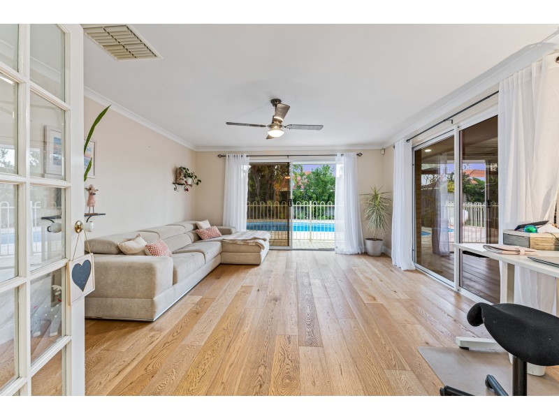 20 Quincy Loop, Iluka WA 6028