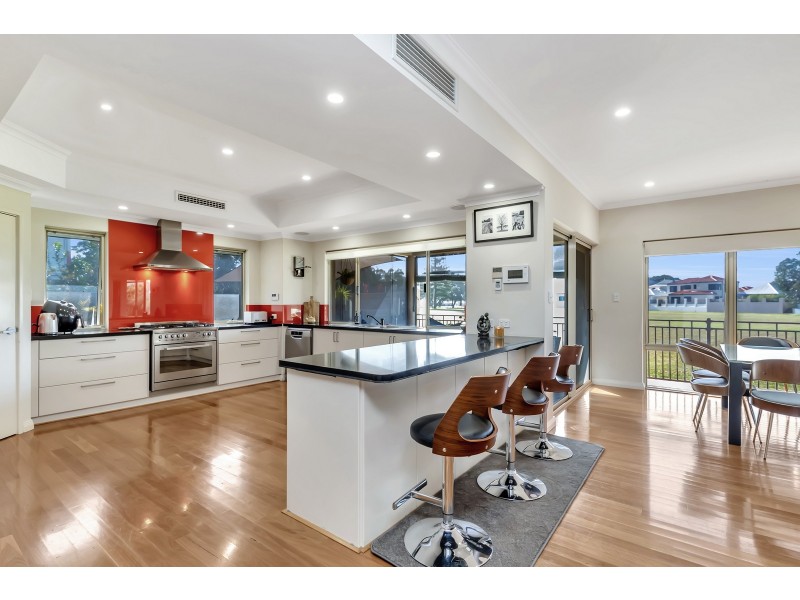 42 Leighton Road East, Halls Head WA 6210