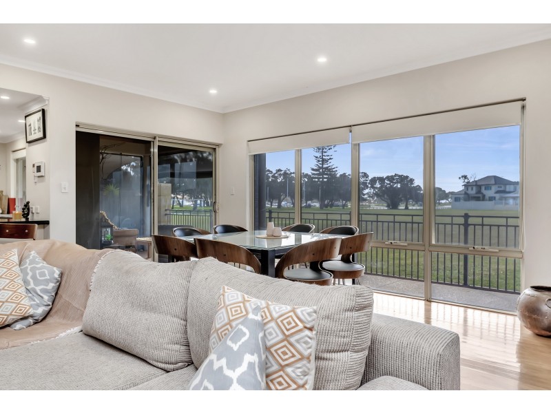 42 Leighton Road East, Halls Head WA 6210