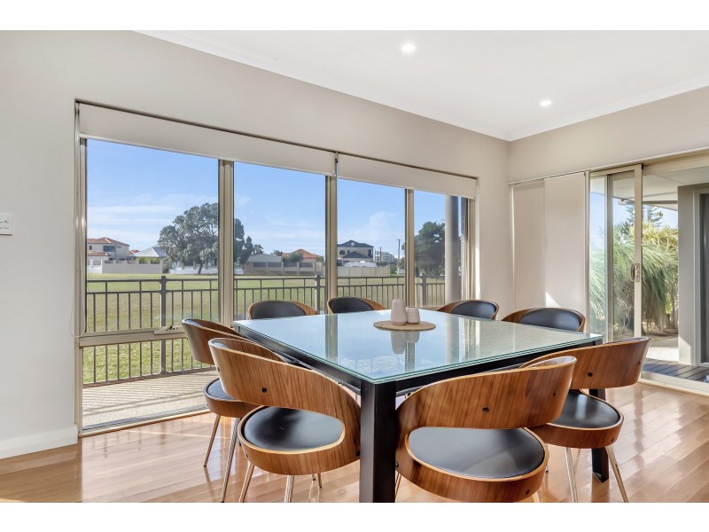 42 Leighton Road East, Halls Head WA 6210