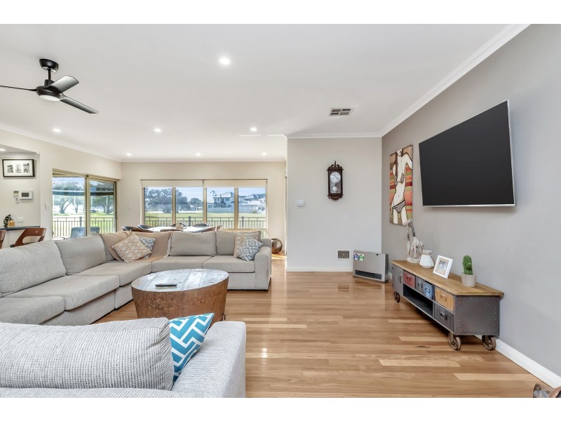 42 Leighton Road East, Halls Head WA 6210