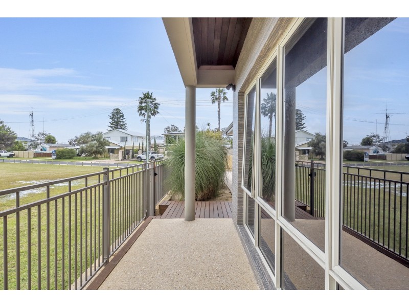 42 Leighton Road East, Halls Head WA 6210