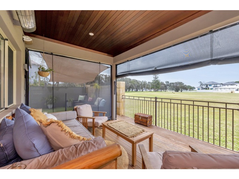 42 Leighton Road East, Halls Head WA 6210