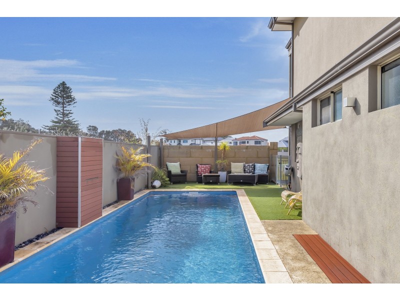 42 Leighton Road East, Halls Head WA 6210