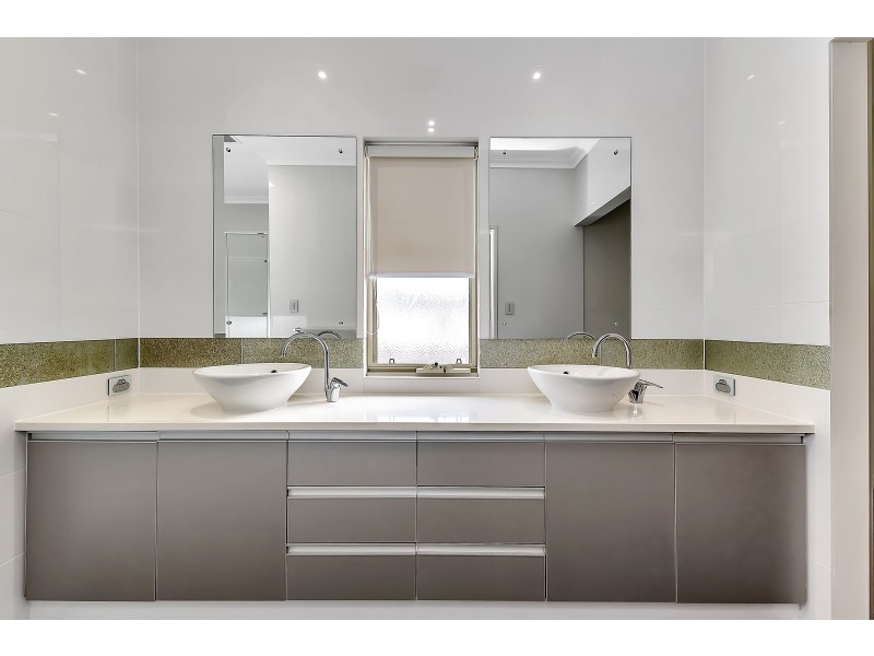 42 Leighton Road East, Halls Head WA 6210