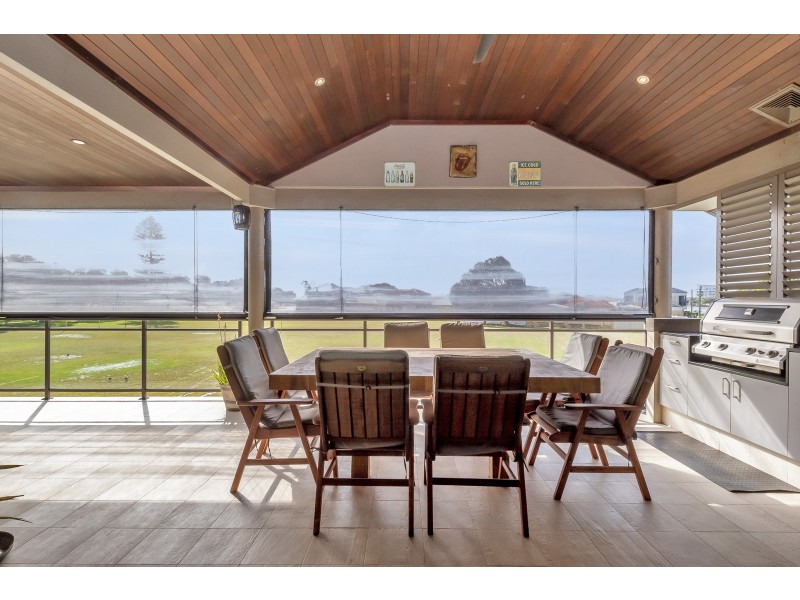 42 Leighton Road East, Halls Head WA 6210