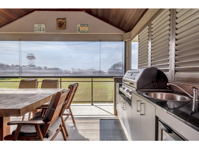 42 Leighton Road East, Halls Head WA 6210