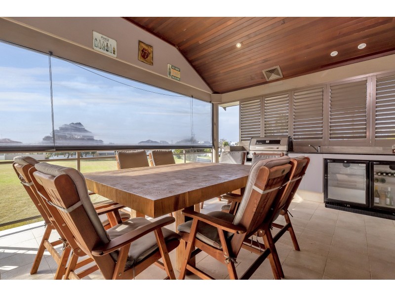 42 Leighton Road East, Halls Head WA 6210