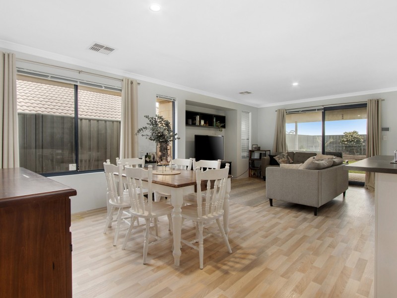 25 Moonee Street, Lakelands WA 6180