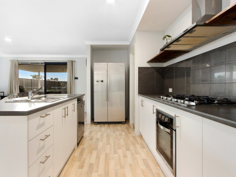 25 Moonee Street, Lakelands WA 6180