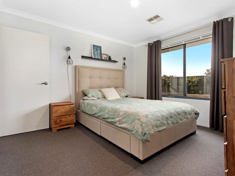 25 Moonee Street, Lakelands WA 6180