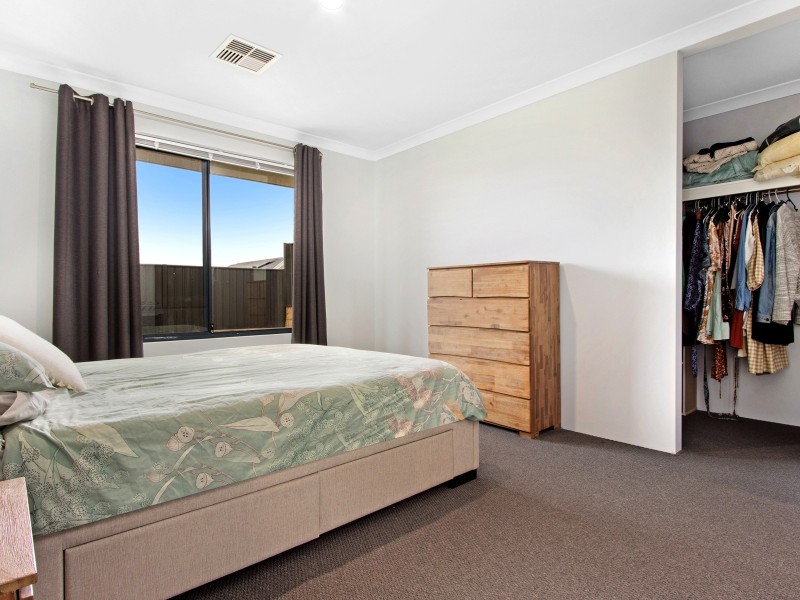 25 Moonee Street, Lakelands WA 6180