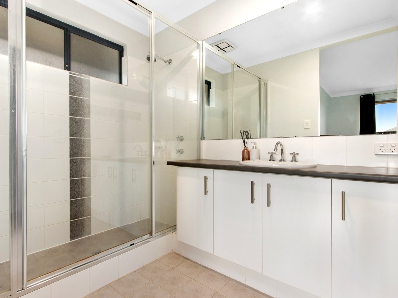 25 Moonee Street, Lakelands WA 6180