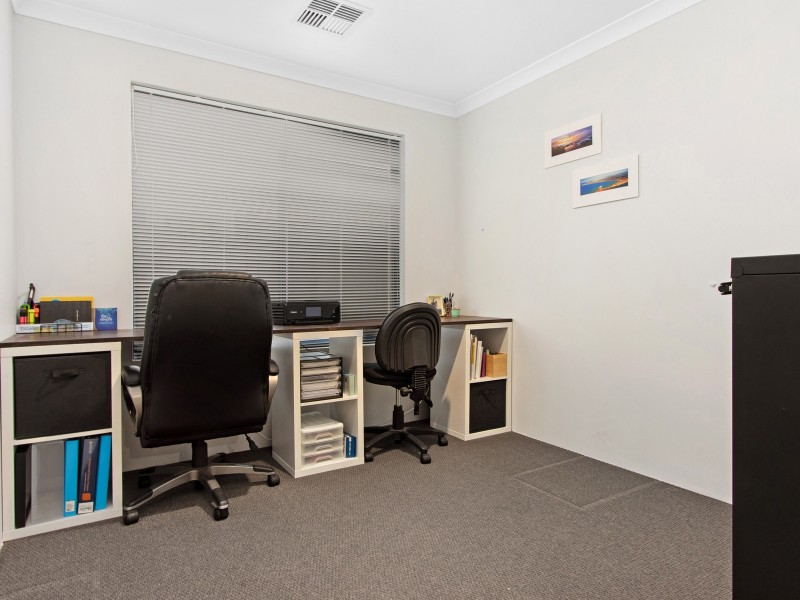 25 Moonee Street, Lakelands WA 6180